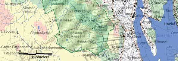 Enligt vindkartan finns det medelvindar över lönsamhetsgränsen inom stora delar av området (>6,5 m/s 71 m över nollplanet). Det är däremot långt till större högspänningsledningar (30-40 km).