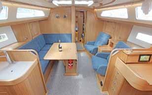 Hallberg-Rassy 44 - pallplats i klassen och snabbaste cruiser i ÅFOR runt Gotland "Bättre än i Hallberg-Rassy 44 blir knappast solid segling" Hallberg-Rassy 44 med inredning i europeisk ek