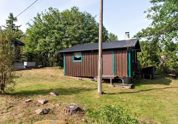 Stugan har fortlöpande renoverats och på senare tid har man bland annat bytt ytterpanel på två av väggarna samt förnyat elcentralen (2009), installerat luftvärmepump med kylfunktion (2013) samt lagt