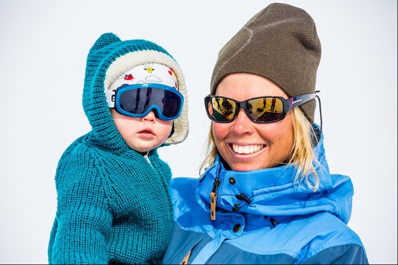 FAMILJEFJÄLLVECKA FÖR DE YNGSTA I GRÖVELSJÖN Vårvintern är en fantastisk tid på fjället för stora och små skidäventyrare.