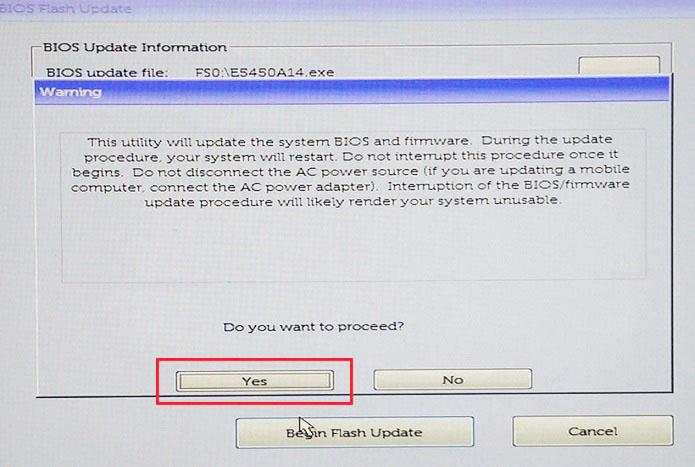 8 BIOS-uppdateringen initieras, datorn startas om, BIOS-uppdateringen startas och en förloppsindikator visar hur procesen fortskrider.