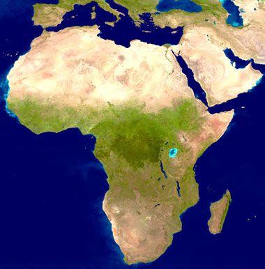 Afrika Afrika är den näst största världsdelen. Afrika ligger i söder, alltså längst ned i mitten på kartan. Här bor 14% av världens alla människor. Det är ungefär 922 011 000 stycken.