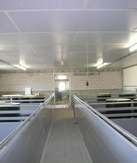 [mm] [m 2 K/W] [skivor/paket] [m 2 /paket] UTHERM SOFFIT AW 600 x 1200 MM 40* 1,70 12 8,64 60* 2,60 8 5,76 80* 3,45 6 4,32 100* 4,30 5 3,60 * Minsta orderkvantitet och leverans enligt överenskommelse