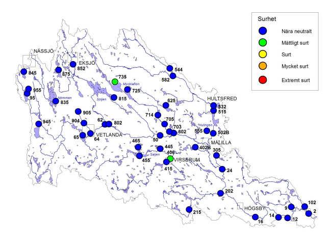 Figur 2 Karta över de undersökta lokalerna i Emåns vattensystem med expertbedömningar av status med avseende på surhet 29. Ur GSD-Röda kartan, Lantmäteriet 81 