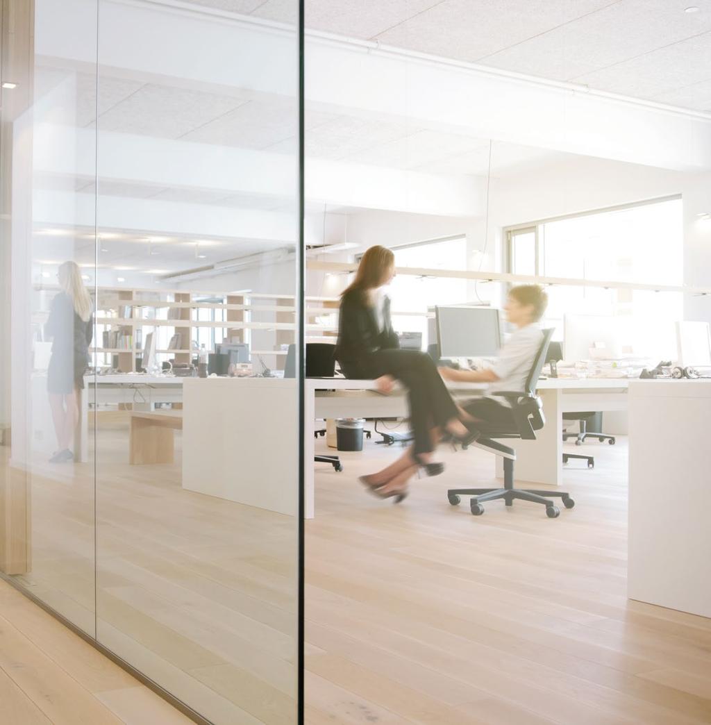 FÖRBÄTTRA ARBETSPRESTATIONEN MED ENERGIEFFEKTIV HUMAN CENTRIC LIGHTING Förloppet för det biologiskt aktiva ljuset från SymbiLogic är optimerat för användning i kontorsutrymmen: På förmiddagen leder