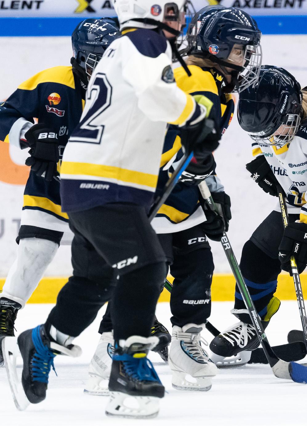 SAMHÄLLSENGAGEMANG GRATIS HOCKEYSKOLA HV71 och HC Dalen vill att fler barn ska få möjligheten att spela hockey samt öka mångfalden i klubbarna.