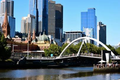 Dag 20 Hobart - Melbourne 2 17 nov / 11 feb Under förmiddagen flyg till Melbourne, som är delstatens Victorias huvudstad.