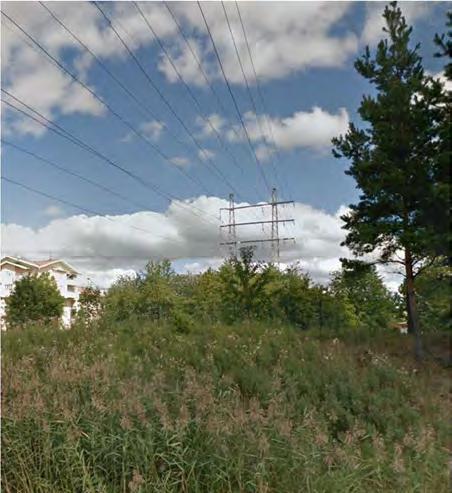 Figur 5 Fackverksstolpar befintlig kraftledning 0,4 km Figur 6 Portalstolpar befintlig kraftledning 1,2 km (högra stolpen) Figur 7 Principskiss av en ledningsgata, dvs skogsgata med tillhörande