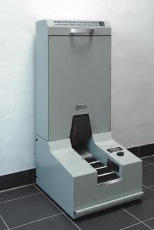 Solamat 200 har även en integrerad suganordning med filter som hindrar damm från att komma ut i omgivningen. Den filtrerade luften löper sedan ut på sidan av maskinen. Filtret är enkelt utbytbart.