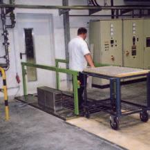 The stainless steel grates can be lifted for cleaning purposes.