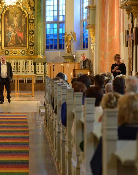 2015 Att erbjuda gudstjänster på teckenspråk. Teckenspråkig mässa har firats ungefär en gång per månad i domkyrkan. Vi har egen teckenspråkig kyrkvärd. Att erbjuda undervisning på teckenspråk.