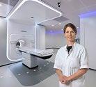 På Elekta arbetar vi oförtröttligt med att dela med oss av vår kunskap om fördelarna med precision radiation medicine, eftersom forskningen bekräftar att strålbehandling skulle gynna resultaten för