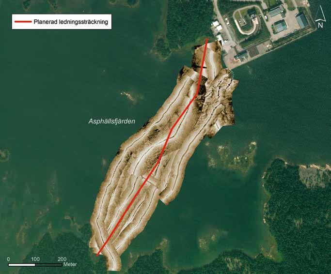 Resultat Figur 5. Flygfoto med montage av sonarmosaik som visar det side scan sonarkarterade området i förhållande till den planerade ledningssträckningen.