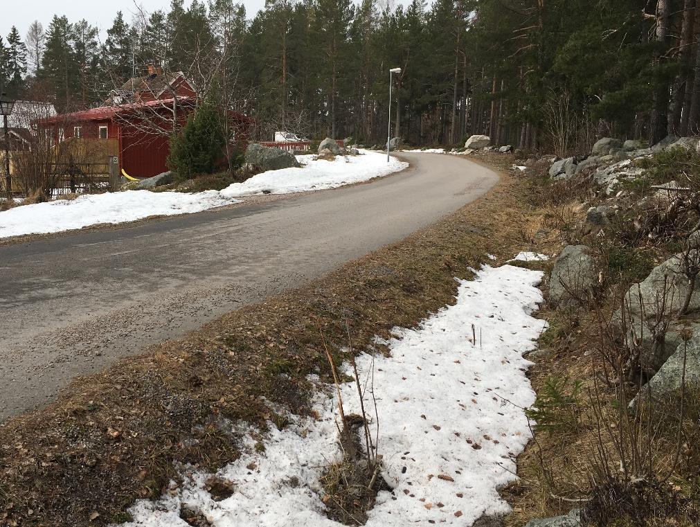 Längs vägen finns en svag dikesanvisning Norr om område 3 finns en befintlig trumma som leder vatten från skogsmark under Storuddsvägen ned mot Harkskärsfjärden, se figur 9.