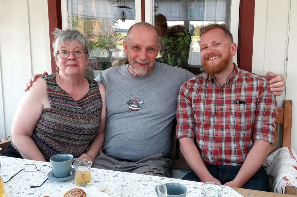 Men senare blev det bestämt att hon tillsammans med sin man och son skulle besöka oss. Den 7 juni på eftermiddagen var jag och hämtade dem på järnvägsstationen i Trollhättan.