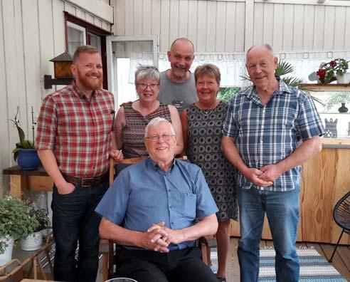 Sedan bar det av till Gudhems kyrka och klosterruin och vidare till Hornborgasjön och Fågeltornet, där vi även åt lunch. Därefter besökte till Varnhems klosterkyrka och Kata Gård.