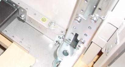 24 6.4.2 Batterier 6.4.2.1 Interna batterier Placera batterier så långt ner som möjligt i skåpet. Normalt framgår placeringen av layoutritningen.