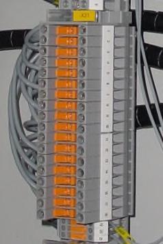 Isolationsklassen bestäms av batterispänningen. 6.5.5 Likriktarmoduler Likriktarmodulerna levereras normalt separat förpackade för inmontering i rackenheten vid installationstillfället, se avsnitt 6.