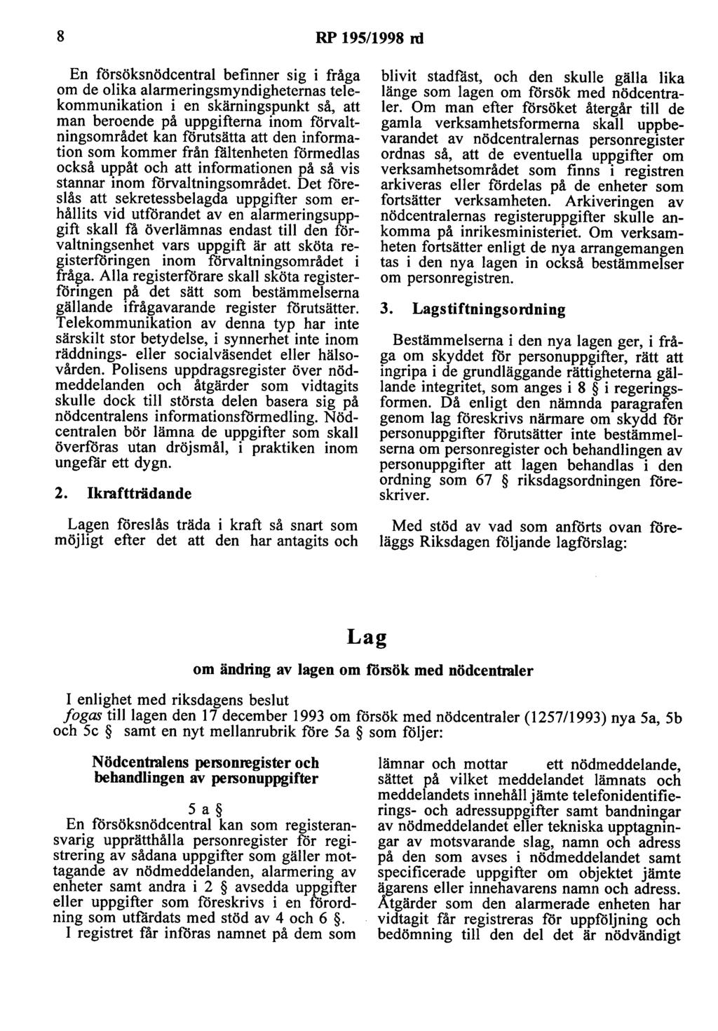 8 RP 195/1998 rd En försöksnödcentral befinner sig i fråga om de olika alarmeringsmyndigheternas telekommunikation i en skärningspunkt så, att man beroende på uppgifterna inom förvaltningsområdet kan
