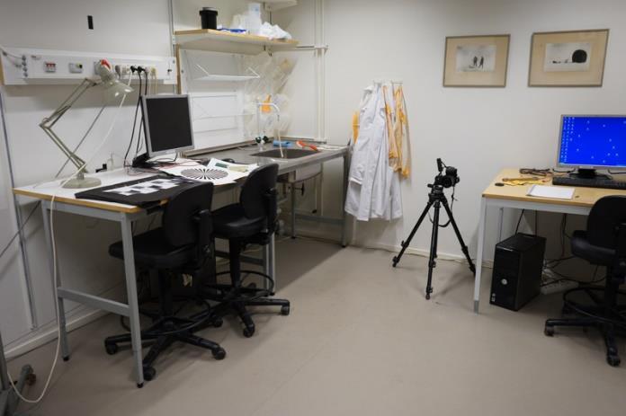 Eftersom man ganska ofta vill ha -kurvor med frekvensaxel graderad i c/mm eller line widths/picture height skrev jag ett litet program som räknar om frekvensvärdena i datafilen till önskad enhet.