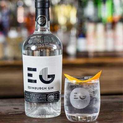 Edinburgh Gin ingår i Ian Macleodgruppen och har vunnit medaljer för sitt flaggskepp Edinburgh Classic Gin såväl som för flera limiterade buteljeringar.
