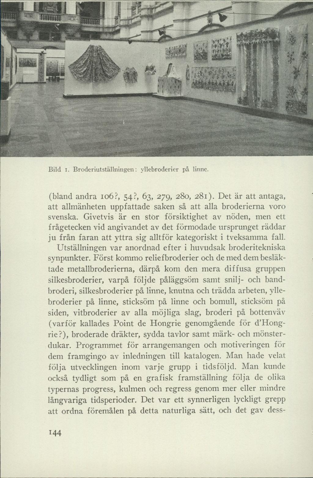 ^ MBA. )lik>r_ # f m ii - a s»» ^titw Bild i. Broderiutställningen: yllebroderier på linne. (bland andra 106?, 54?, 63, 279, 280, 281).