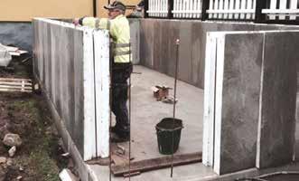 Bredden på väggblocken är 1000 mm alternativt 500 mm. Poolblocken är klädda med fiberarmerad betong.