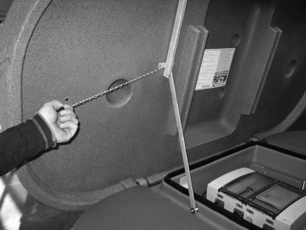 8 Igenfyllning och låsning Efter installationen fylls schaktet igen och markytan formas så att den lutar bort
