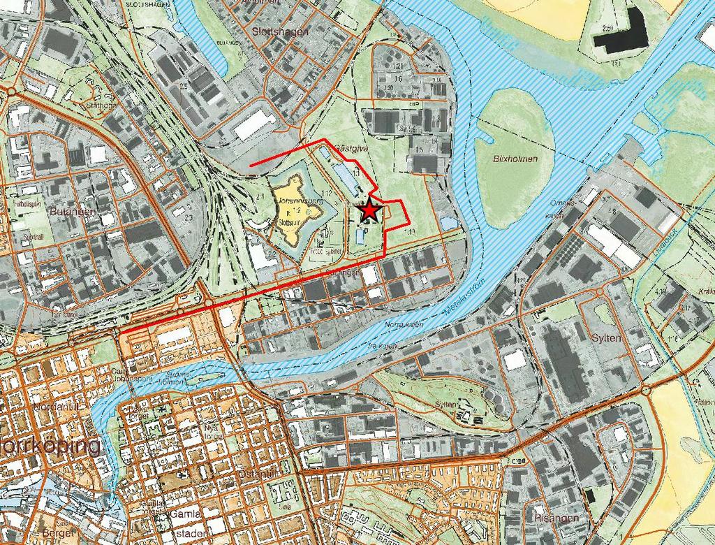 Figur 4 På kartan ser man vart reningsverket ligger samt skyddsvallen och ett översvämningsskikt som visar medelvattennivån år 2100 (+0,66 m).