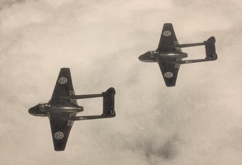1 Flygkraschen vid Kungsängens skola 1952 av Ulf Björkdahl Den 11 december 1952 kolliderade två jetdrivna stridsflygplan i luften ovanför Kungsängen. Båda planen totalhavererade.