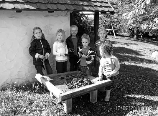 Sie kennen die Bücherei schon aus ihren Besuchen mit dem Kindergarten und/oder den Eltern, und dürfen ab sofort ganz alleine herkommen (viele am Montag und Freitag nach der Schule) und sich etwas