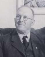 Carl Mauritz Larsson 1889-1967 Sonen Rune Larsson, f. 1919, berättar den 12 juli 2015: Min far föddes i Långtora den 19 maj 1889. Han träffade mor, Hildur Fredrika, i Stockholm på 1910-talet.
