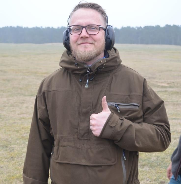 som inte har egna och skyttarna betalar sina skott själva. Det finns även extra utrusning att låna som skyttehandskar och skyttejackor.