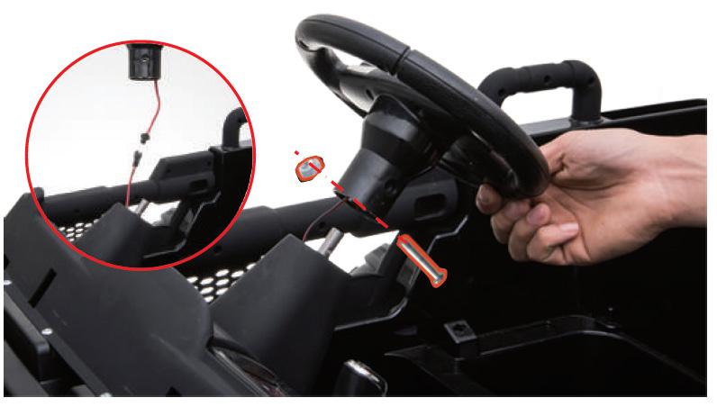 ratten. 2) Sätt ratten på styrstången och se till att hålen på ratten riktas in mot hålen på styrstången.