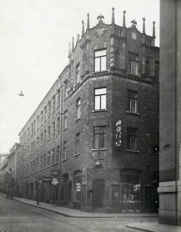 Byggherre var byggmästare Carl Gustaf Ohlsson och Burman & Co.