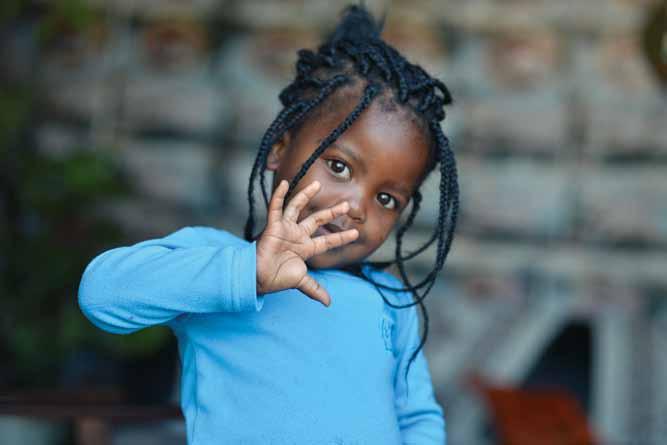 LÅT FLER FÅ FYLLA FEM! Sisipho Sakawula är tre år och bor i ett av Kapstadens fattigaste områden. Här dör barn av undernäring, infektioner och bristande omsorg. Var med i kampen mot barnadödlighet!