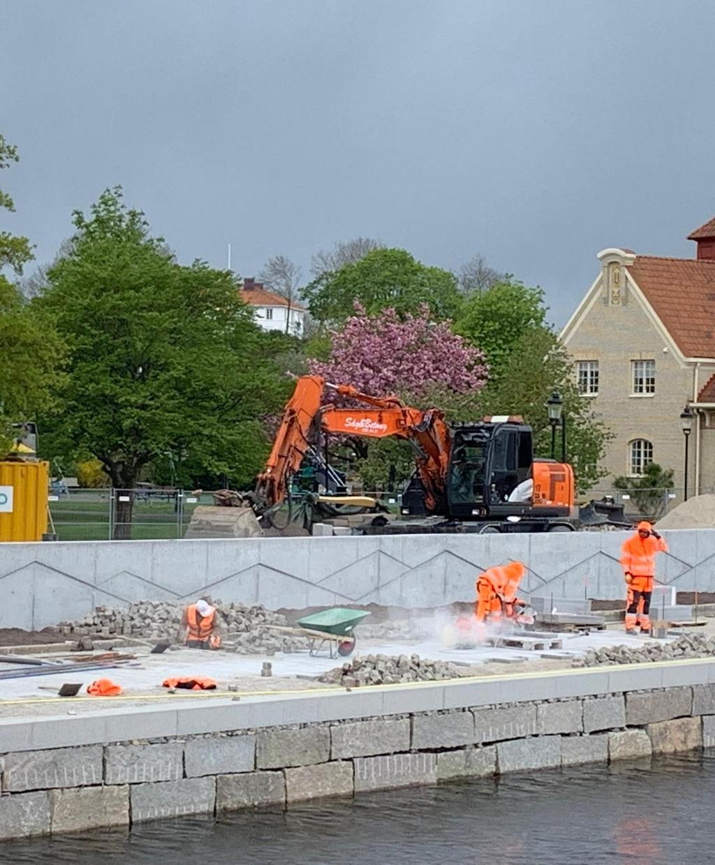 stan är full av vatten Skydd mot högvatten färdigt innan skolavslutningen.
