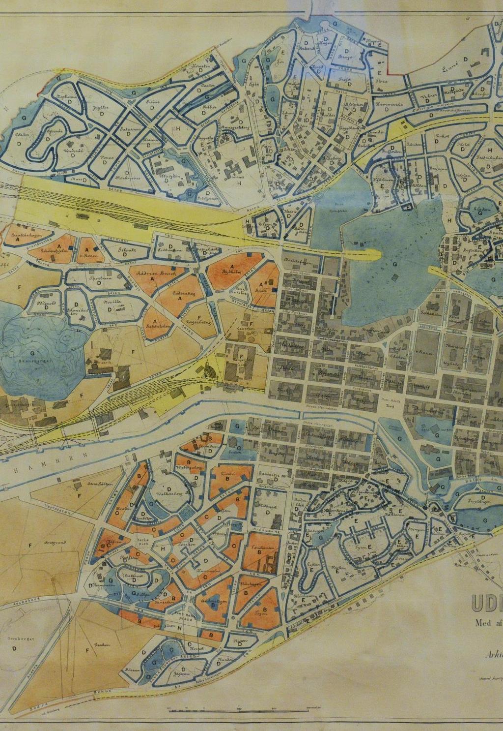 Uddevallas årsringar Pre stadsbrand Rävgiljan och Vadebacken 1806 1910 Rutnätsstaden Stenstaden. Mångfald av arkitektur och småskalig handel. Den stad vi hanterar än.
