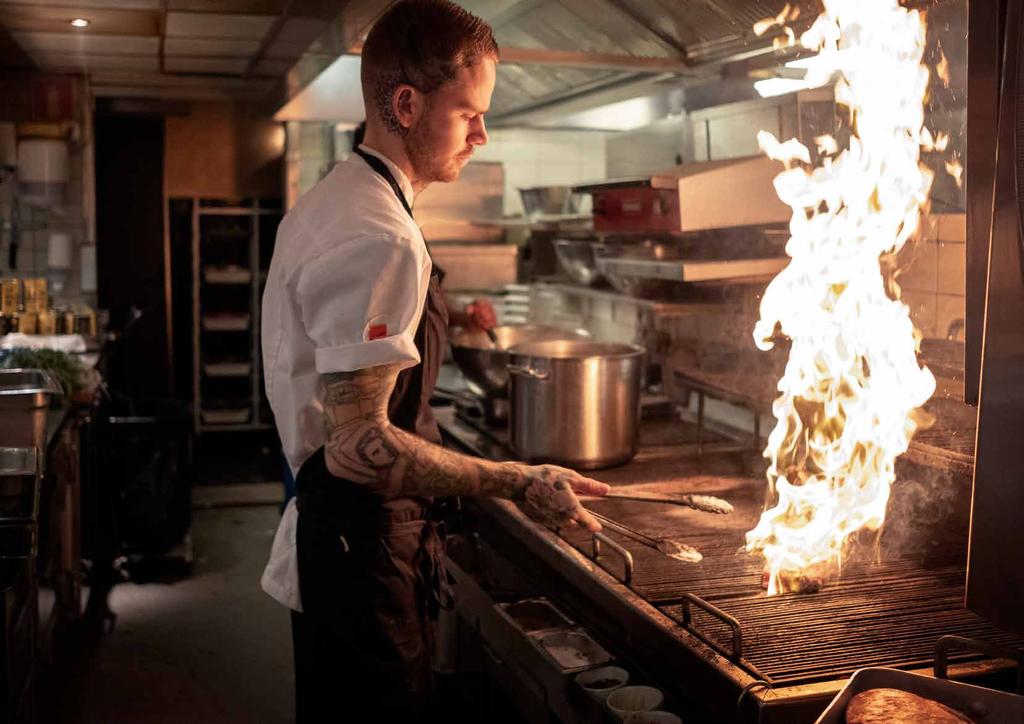 Lamm är ett trevligt kött att arbeta med, det är milt i smaken och inte så kraftigt PHILIP HOFBAUER KÖKSMÄSTARE PÅ GRILL LAMM ASADO ÄR HETT PÅ GRILL I 16 år har Grill erbjudit sina gäster mat