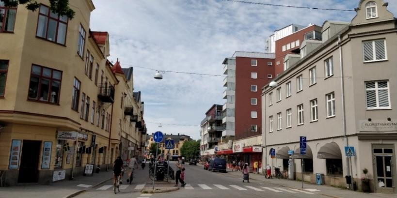 Centrala Väster Centrala Väster är en stadsdel i Örebro stad, där Vasastan ingår. Centrala Väster kallas i folkmun bara för Väster.