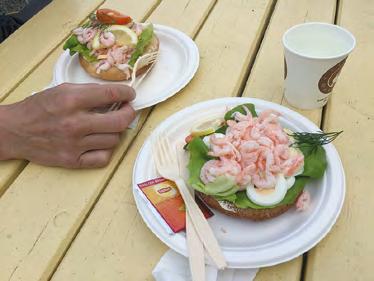 Efter att Håkan sålt sin mc i vredesmod, Bosse kallats in till jobbet med kort varsel och Jan-Erik blivit försenad från en