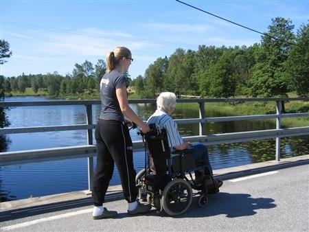 Vad ska FoUU göra? (1 av 4) Stärka kvaliteten för medborgare närstående Exempel: 1. Kvalitetsbarometern.