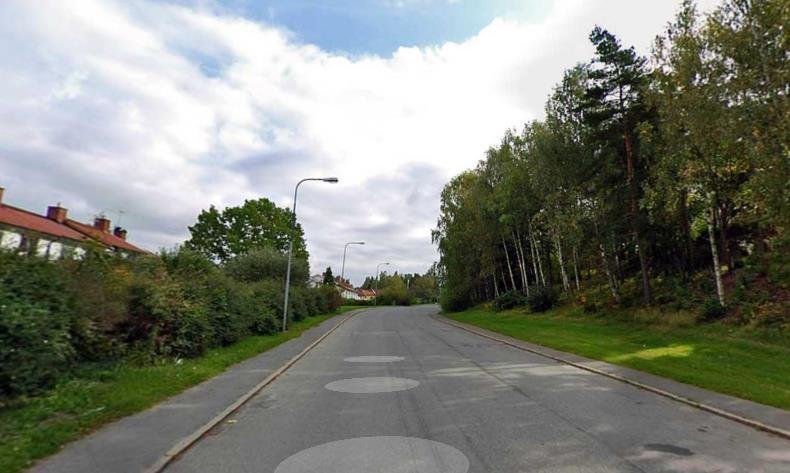 Solleftegatan enkelskevas, den smala gångbanan och kantstenen tas bort. Avvattningen sker mot diket för översilning i slänten. En trumma anläggs under Nordingrågatan.