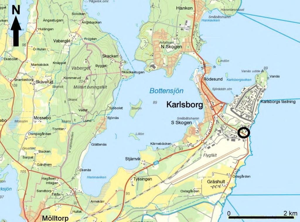 INLEDNING OCH BAKGRUND Med anledning av att Statens fastighetsverk avser att gräva för en ny vattenledning inom fastigheten Vanäs 1:9, Karlsborgs socken i Karlsborgs kommun har Västergötlands museum