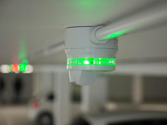 Industriell kvalitet baserad på många års erfarenhet Sedan Carlo Gavazzi s första lansering av ett parkeringsguidningssystem för nästan för tio år sedan, har det varit en pågående process för att