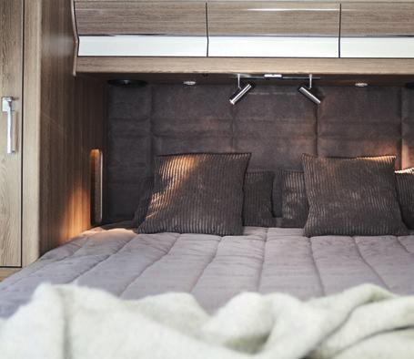 NYTT KABE 2020 Ny bakände på halvintegrerade Royal-husbilar i KABEs Smart D-panel.