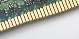 Rundad kant DDR4-moduler har en rundad kant som underlättar vid isättning och minskar belastningen på kretskortet när minnet installeras. Figur 3.