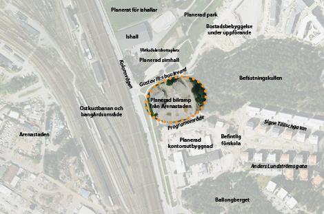 Bostadshusen är grupperade i hästskoformade kvarter, slutna mot Gustav III:s boulevard och öppna mot Befästningskullen.