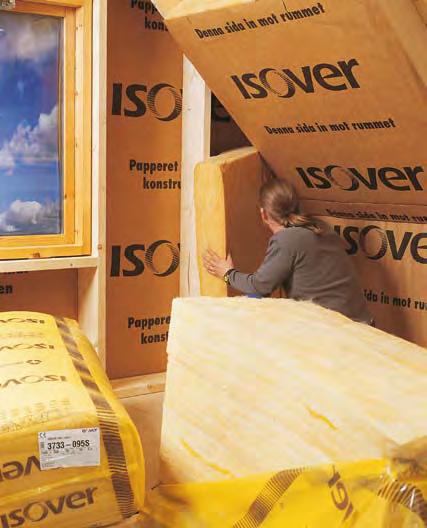 Kontrollera också att c-avståndet mellan reglarna är 600 mm, så att UNI-skivorna passar in. Sedan är det bara att börja isolera.