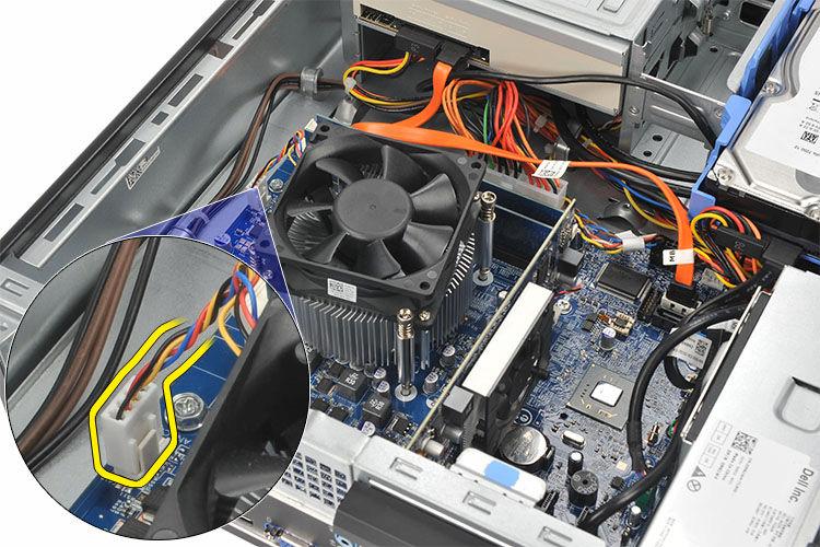 Processor 12 Ta bort processorn 1. Följ anvisningarna i Innan du arbetar inuti datorn. 2. Ta bort kåpan. 3.